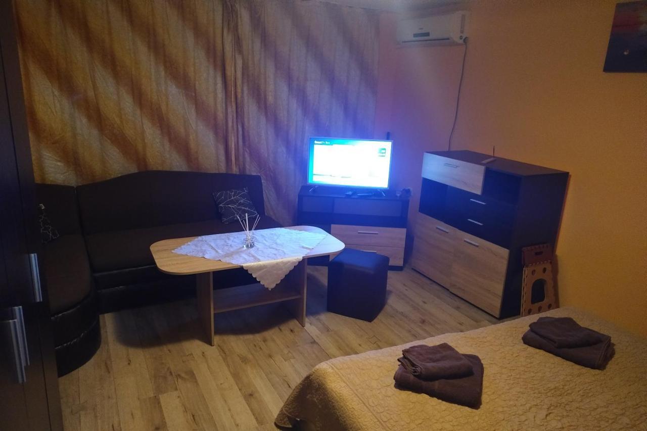 Apartament Edelvais ヴァルナ エクステリア 写真