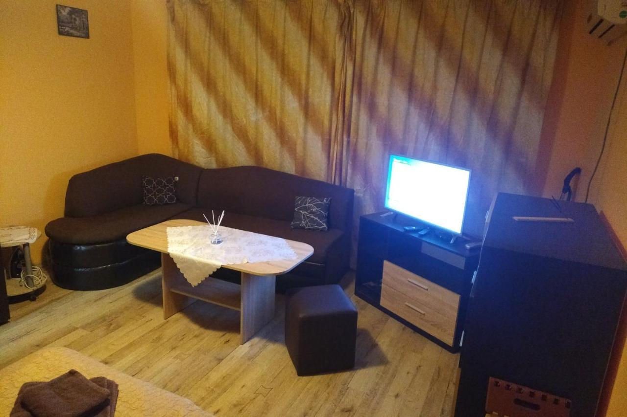 Apartament Edelvais ヴァルナ エクステリア 写真